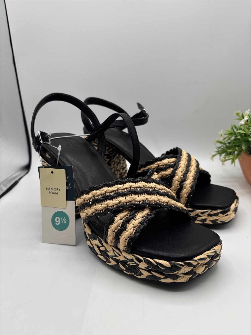Universal Thread Black and Natural Woven Platform Heels